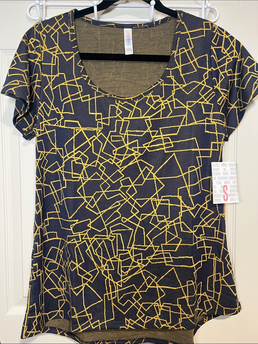 LuLaRoe Black Short Sleeve Scoop Classic Tee with Yellow Geometric Lines